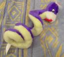 peluche d'un serpent violet