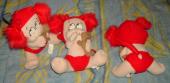 3 peuches de petits diables rouges en couche culotte